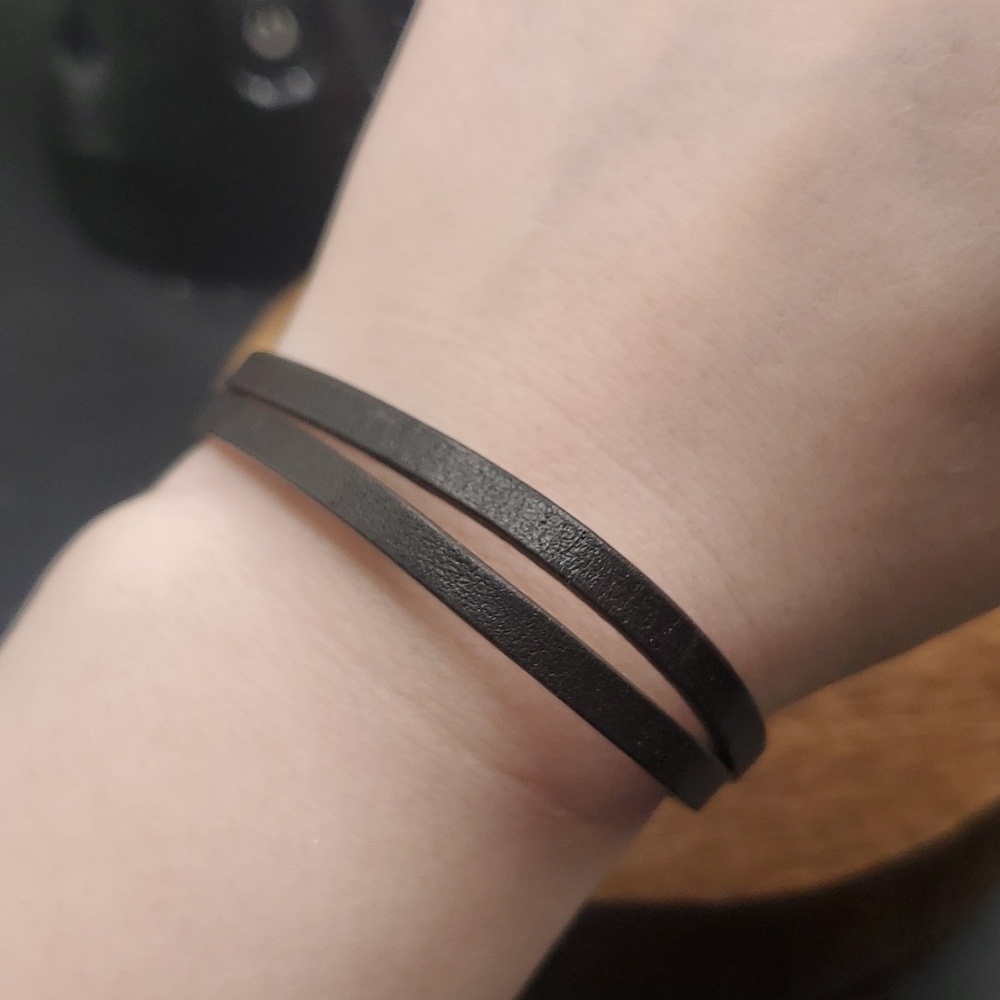 B2819‎ leather hollister bracelet